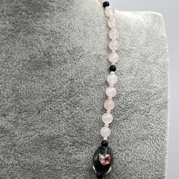 Beautiful Carved Rose Quartz Beaded Necklace With Art Glass Flower Beads - Picture 6 of 7